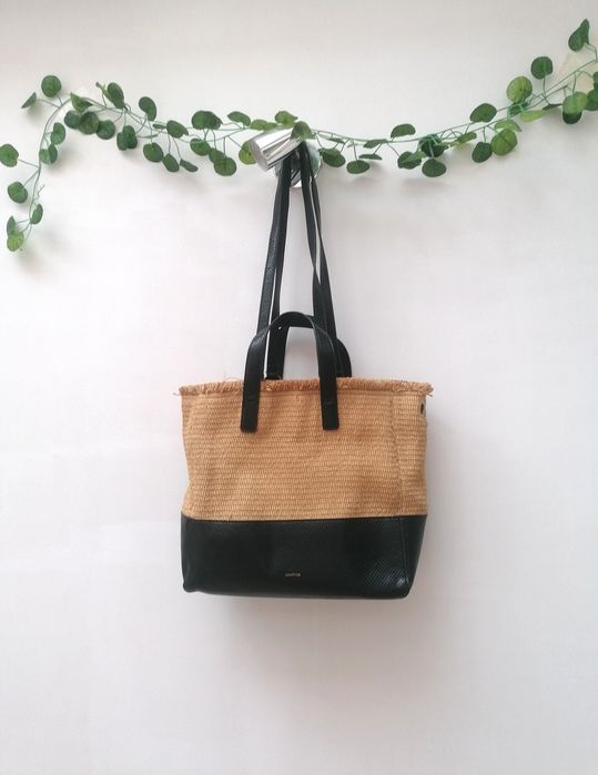 Mala de Palha com pormenores pretos