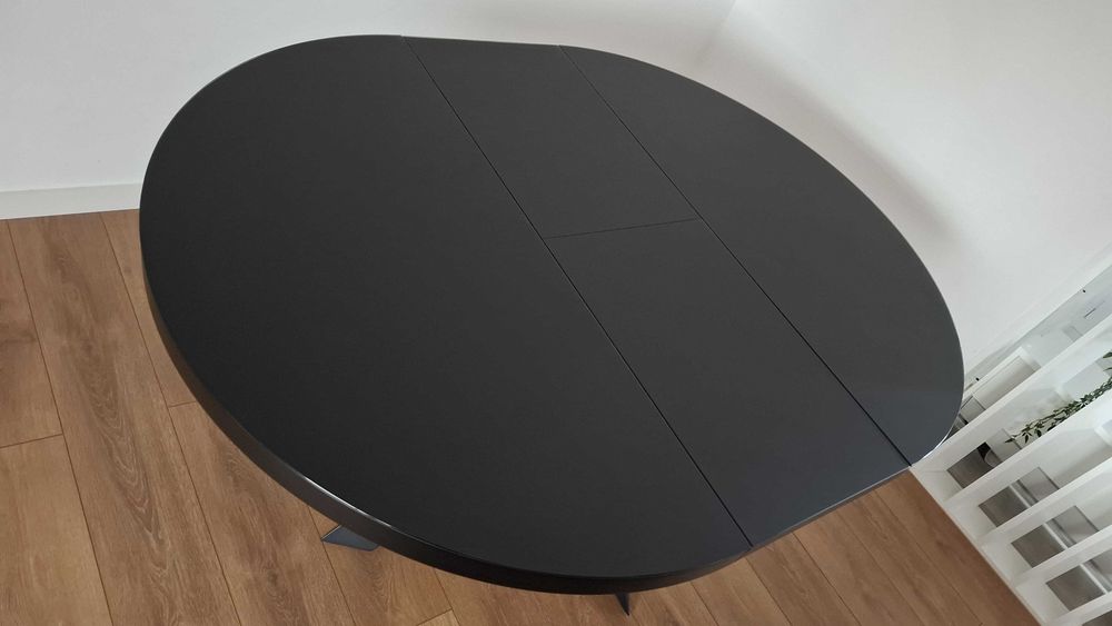 Mesa de jantar e cadeiras