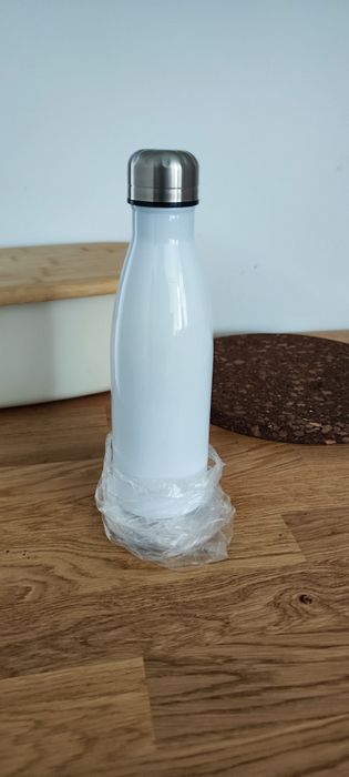 Elegancka butelka termiczna ze stali nierdzewnej