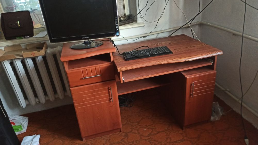 Стіл комп'ютерний кльовий