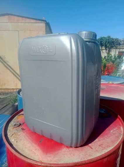 Продам канистры 20л