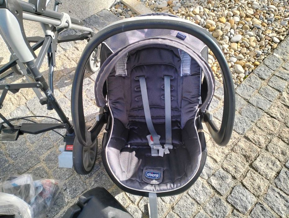 Carrinho de bebé, Baby Coque e Base para Carro Chicco