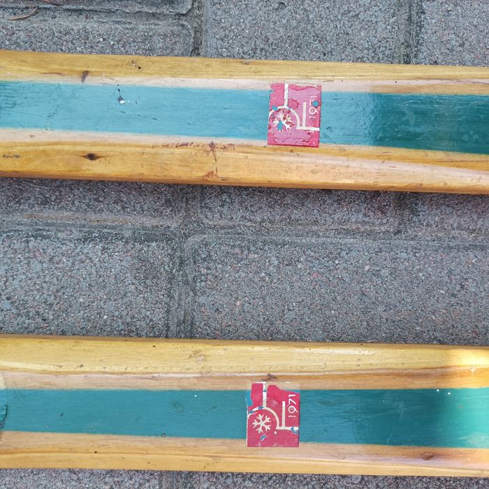 лижі дерев'яні з кріпленням під взуття