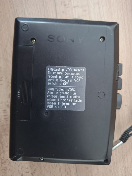 Sony, model TCM-S66V.