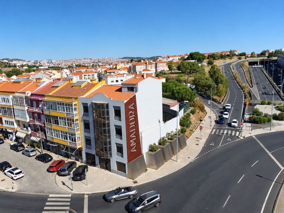 Vende-se Predio Portas-Benfica.