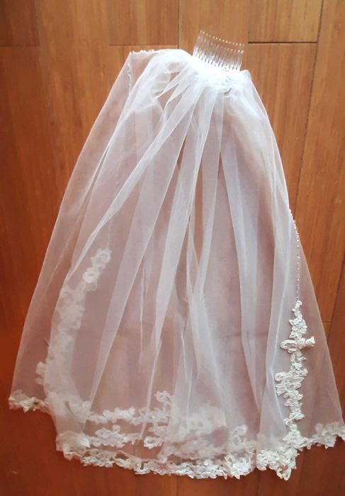 Vestido de Noiva com Véu