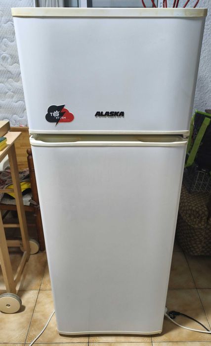 Frigorífico Combinado ALASKA 230 L  - (Funciona 100%)