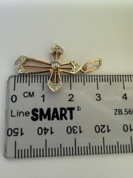 Золотой крестик с бриллиантами