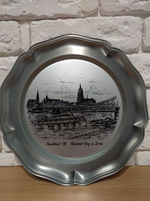 Тарилки настінні з олова виробництва Німеччини