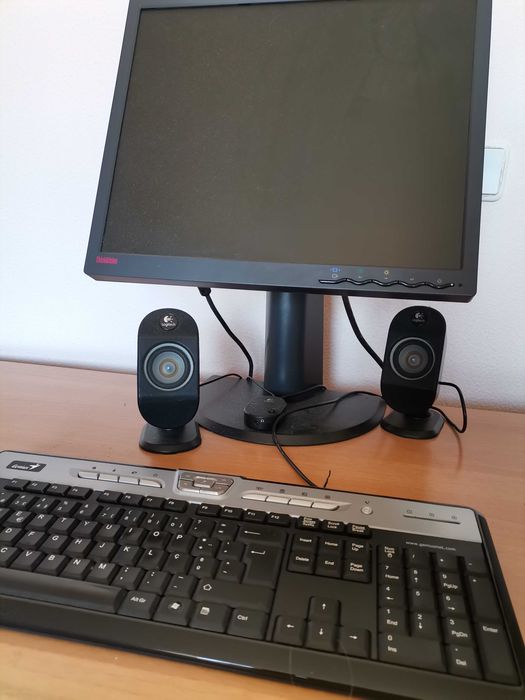 Computador fixo PC Desktop Tower