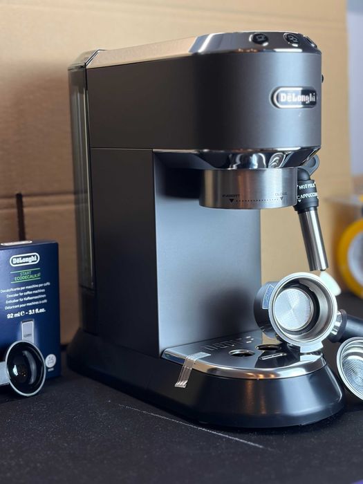 De’Longhi Dedica Style EC685.BK EX:4 ekspres kolbowy 15 bar czarny