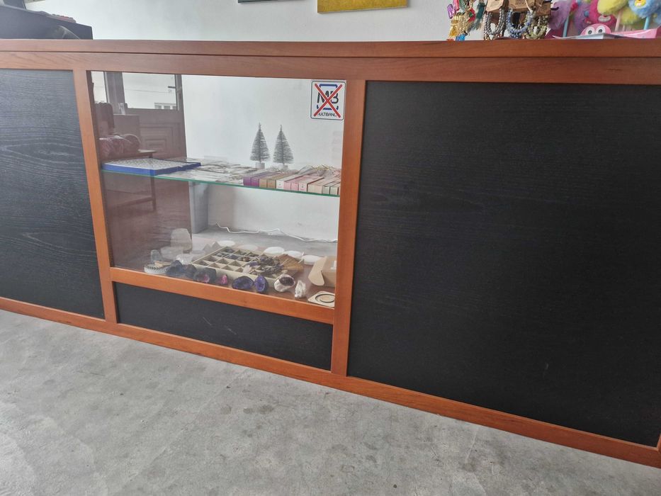 Balcão recepção madeira