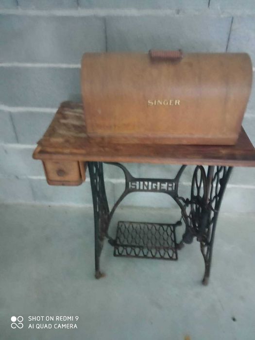Máquina de Costura Antiga Singer