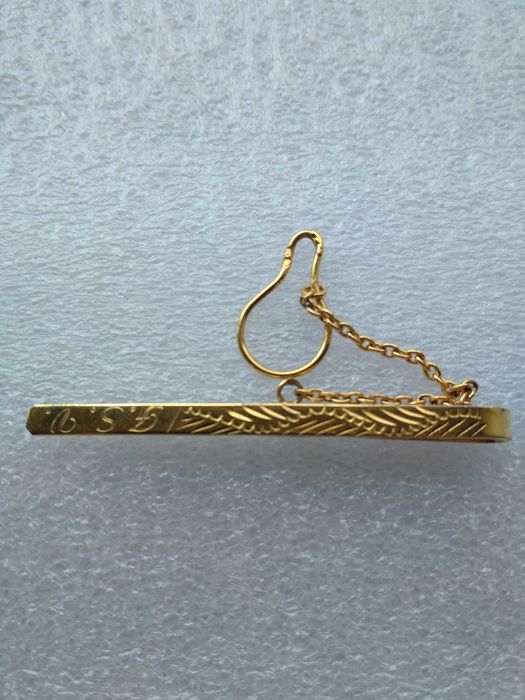 Alfinete travessão de gravata em prata dourada