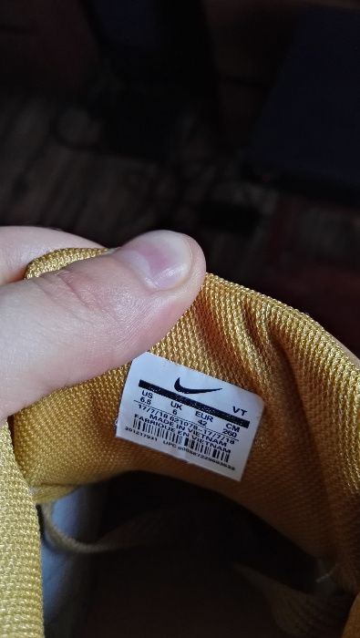 Sportowe buty, adidasy na jesień.