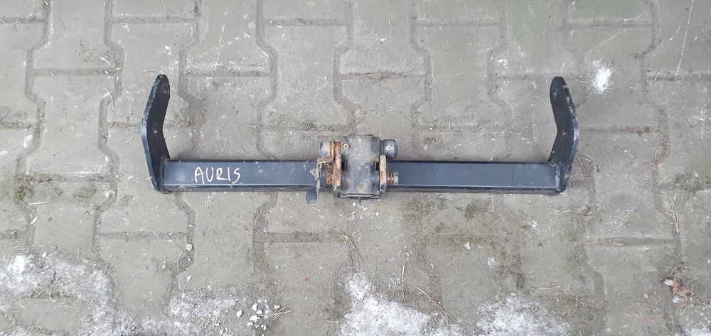 Toyota auris ii kombi touring hak holowniczy
