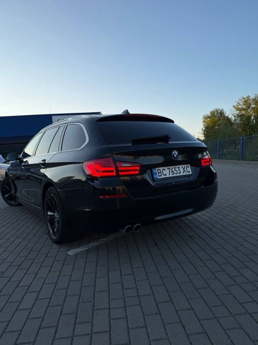 BMW525d Автомобіль