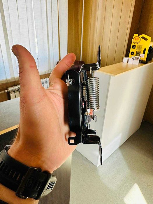 Замок капота Dodge Journey 2011-2020