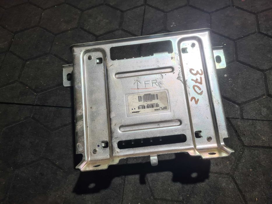 Nissan 370z wzmacniacz BOSE