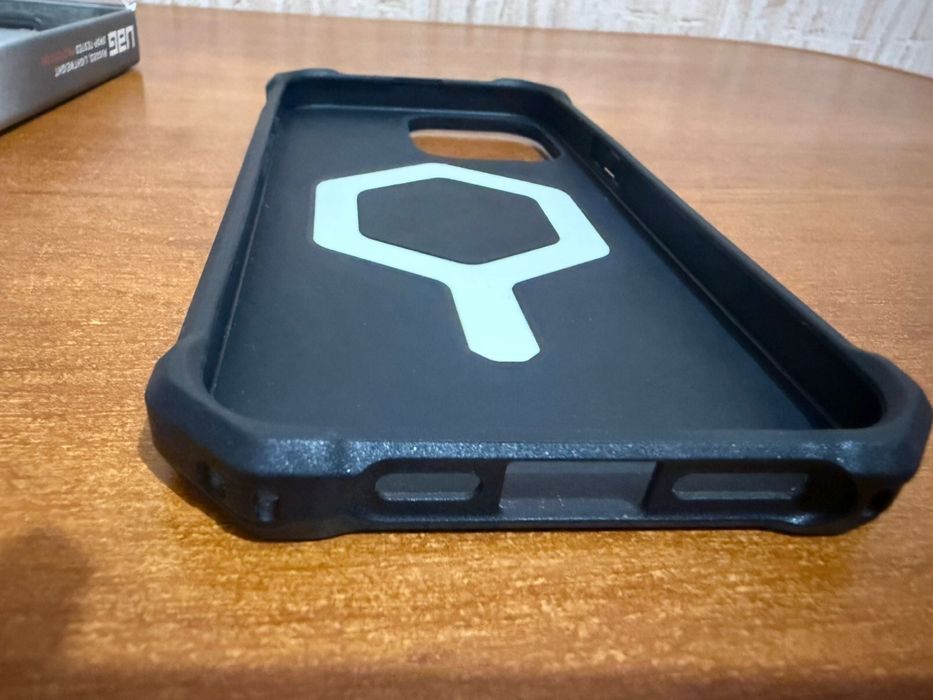 Чехол UAG Essential Armor with Magsafe Series для на iPhone 14 Pro Max