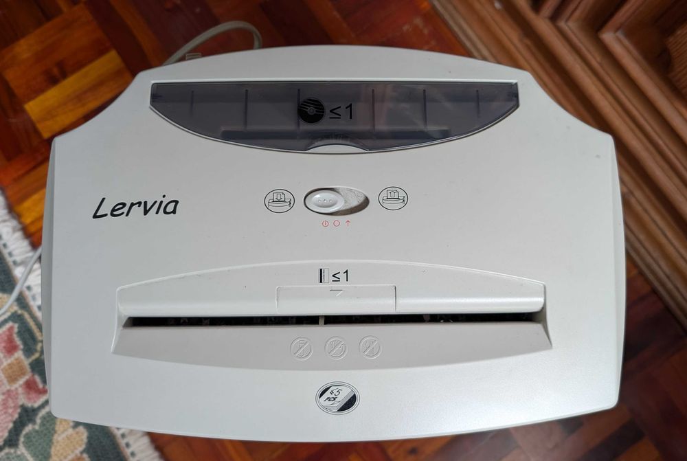 Destruidor/triturador de documentos, cartões e CD´s
