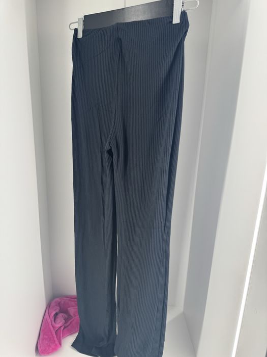 czarne spodnie bershka rozm s