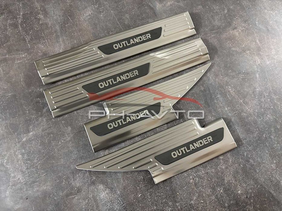 Mitsubishi Outlander 2022+ Накладки на пороги внутрішні на пластик