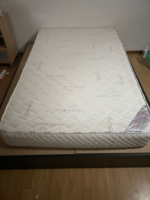 Cama  com colchão