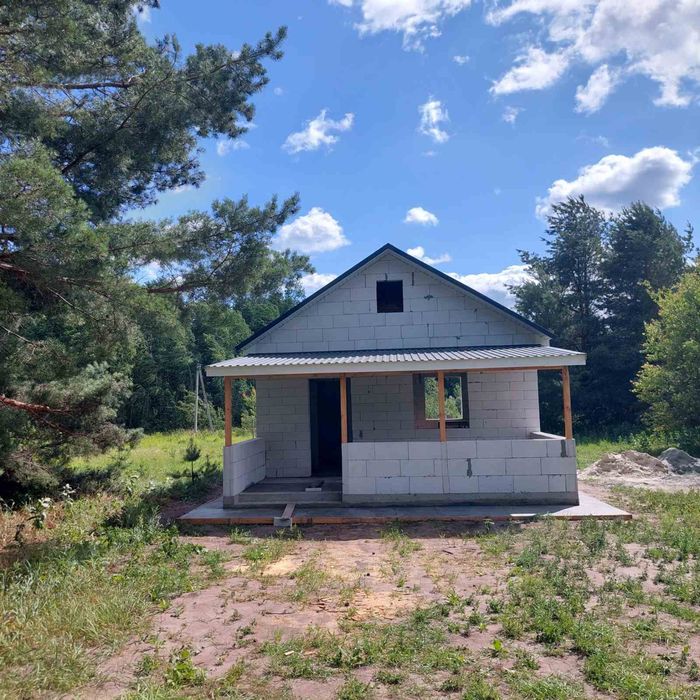 Ділянка з новобудовою.