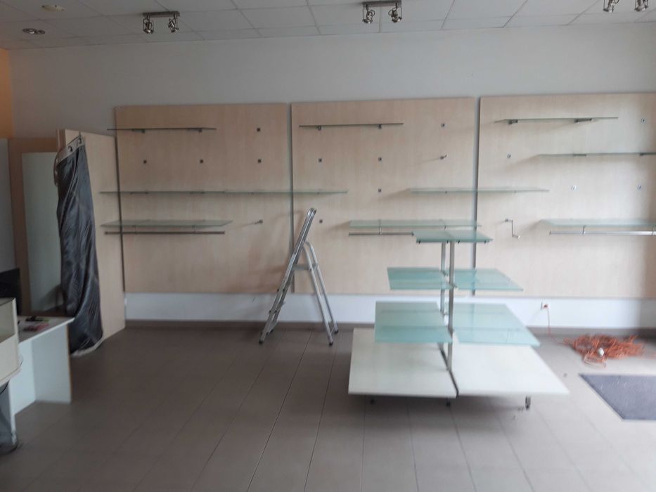 Zestaw mebli sklepowych