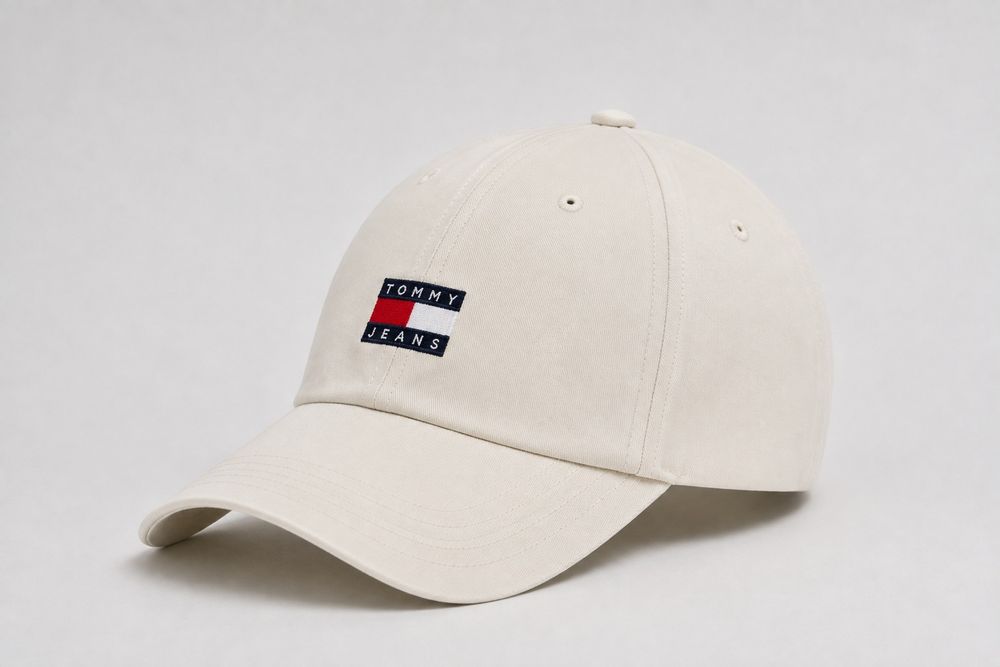 Tommy Jeans – nowa czapka z daszkiem (biała)