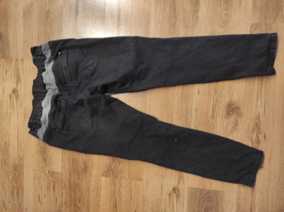 Ciekawe spodnie czarne z jasnym przodem