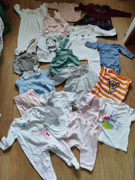 Roupa de bebé, várias marcas 12€