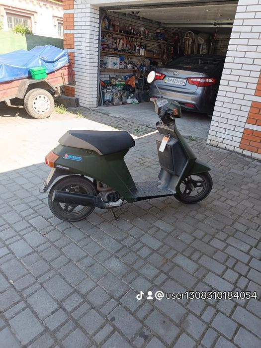 Продам скутер Сузукі 50см³