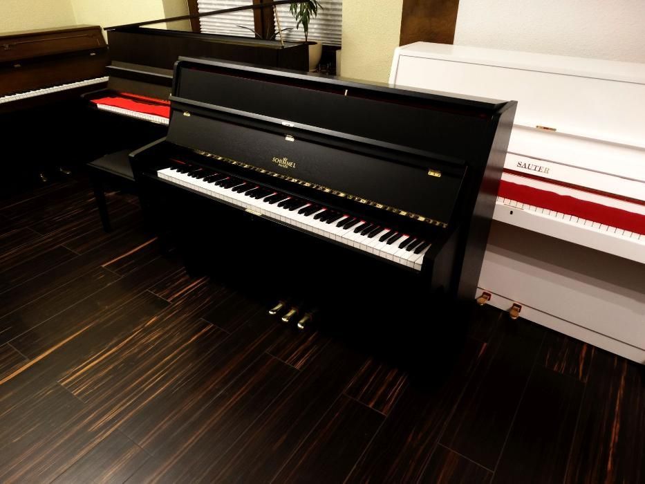 Pianino schimmel czarne od PianoDesign