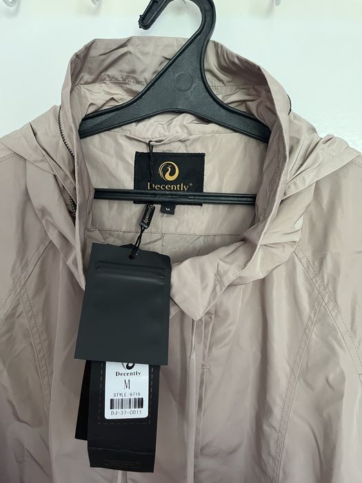 Куртка вітровка жіноча