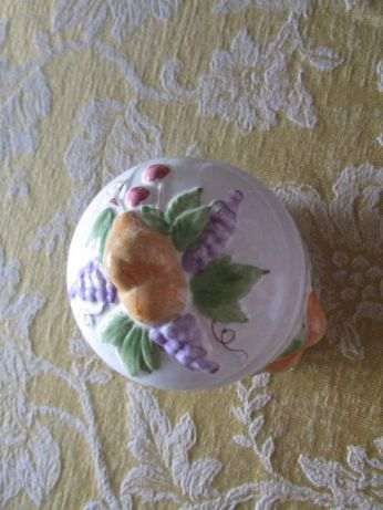 Jar with fruit-patterned lid442324076043315202