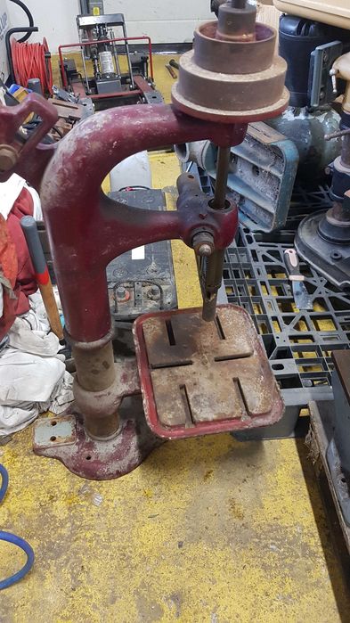 Wiertarka kolumnowa słupowa stołowa radialna