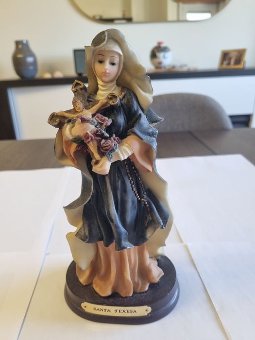 Estatueta de Sta. Teresa com a cruz