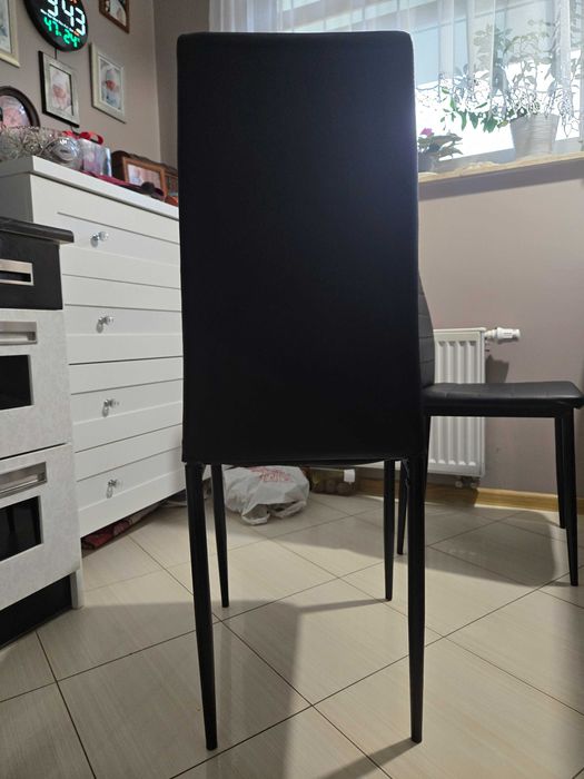 Krzesła czarne tapicerowane