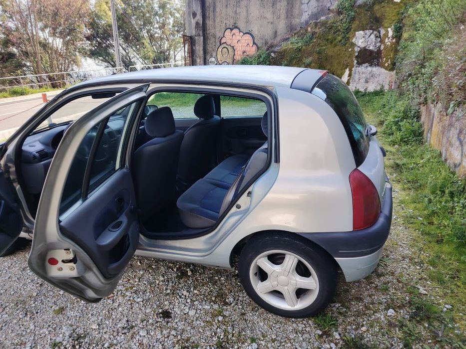 Vendo um Renault Clio
