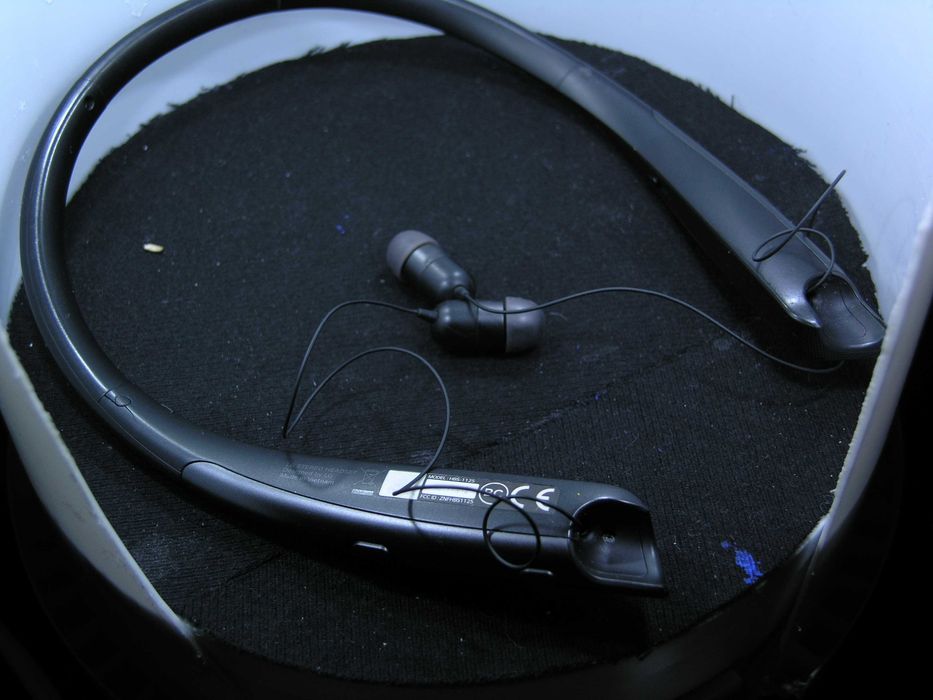 Для планшета Bluetooth гарнитура двухдрайверна из США орігінал LG Tone HBS-1125 Harman Kardon