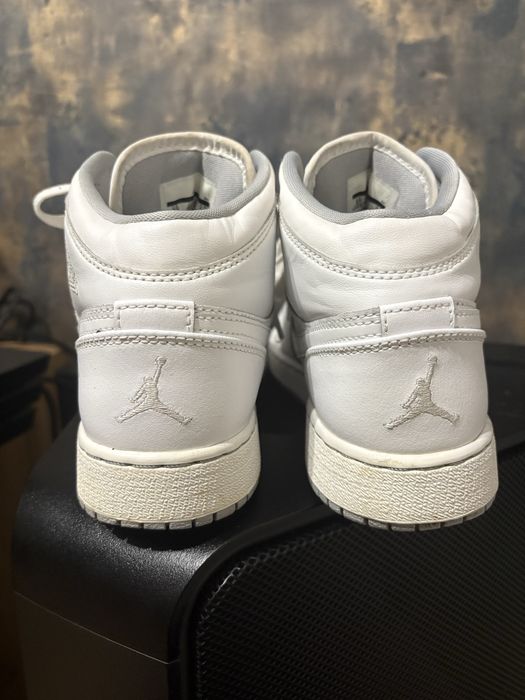 Nike Air Jordan 1 Mid Triple White
