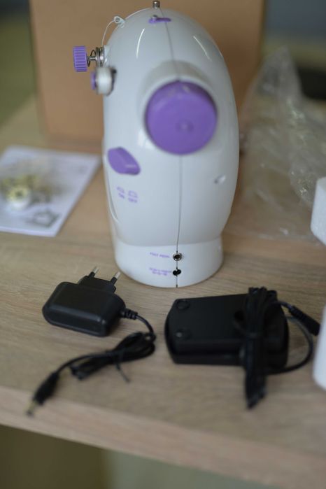 Електрична швейна машинка 6V  з аксесуарами