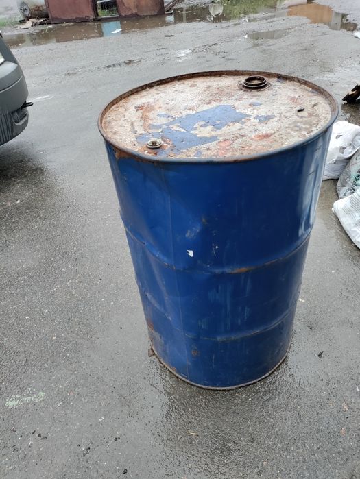 Бочка  из пластмассы. Бочка металлическая