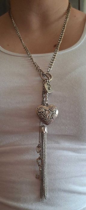 Colar coração com pendentes prateados