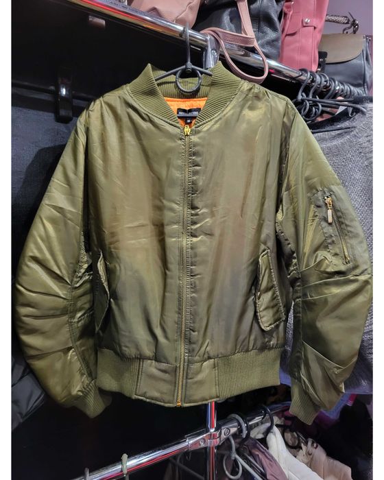 Бомбер жіночий PrettyLittleThing