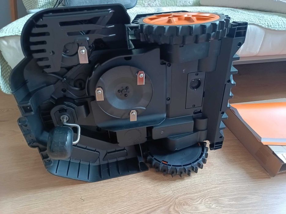 Robot koszący Worx WR306E szer. koszenia 18