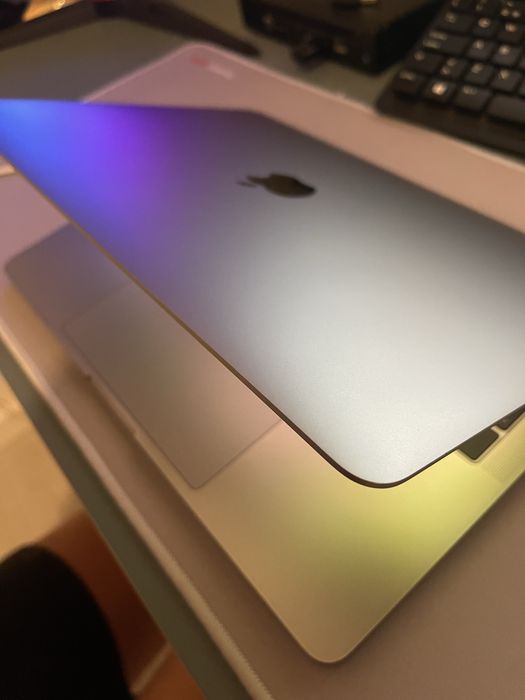 MacBook Pro 2019 - Touch Bar | i5 | 8GB RAM | 256GB SSD