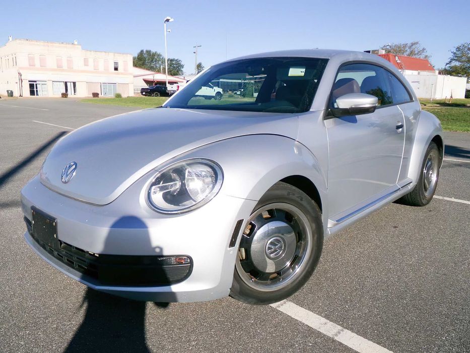 Volkswagen Beetle SE      2016